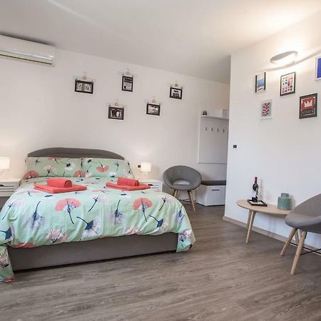 Caprice Studio Apartment Porec Luaran gambar